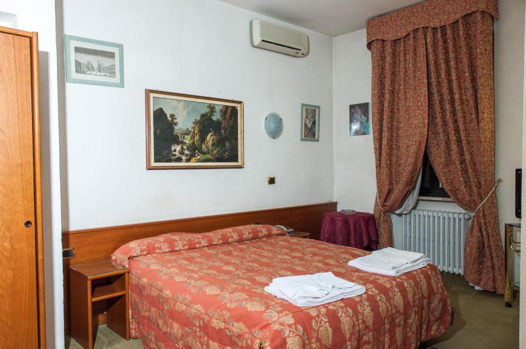 Vip Hotel П'яченца Екстер'єр фото
