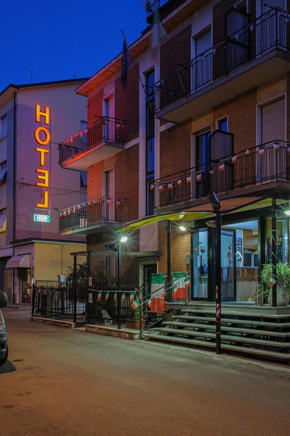 Vip Hotel П'яченца Екстер'єр фото