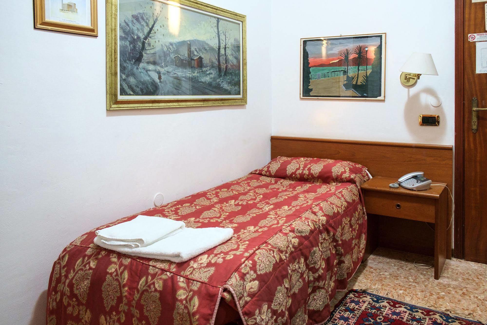 Vip Hotel П'яченца Екстер'єр фото