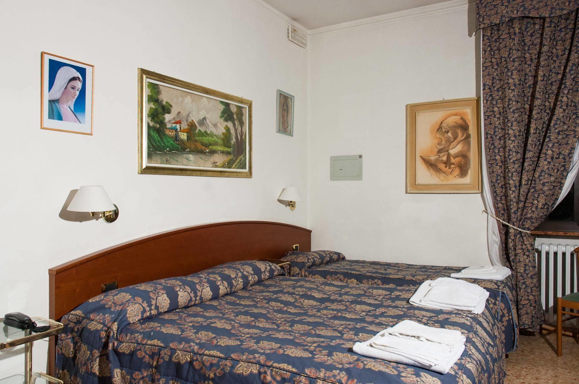 Vip Hotel П'яченца Екстер'єр фото